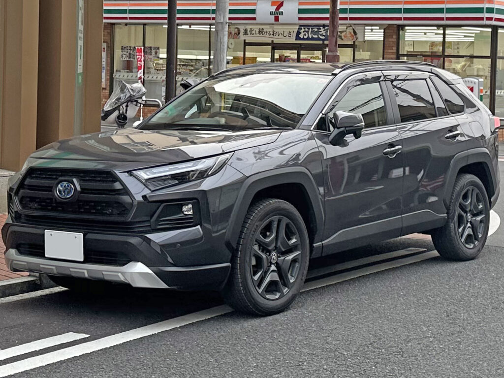 Важливі причини купити Toyota RAV4 Hybrid у офіційного дилера