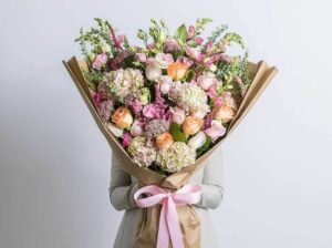 Які квіти купити в подарунок подрузі