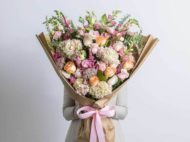 Які квіти купити в подарунок подрузі